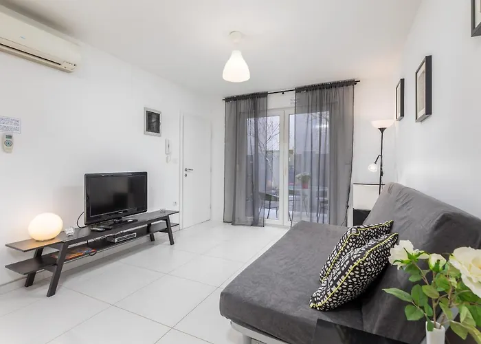 Aurora Apartment *